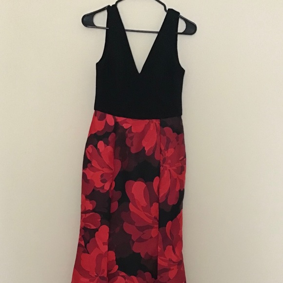 Elegant designer dress - Picture 2 of 4